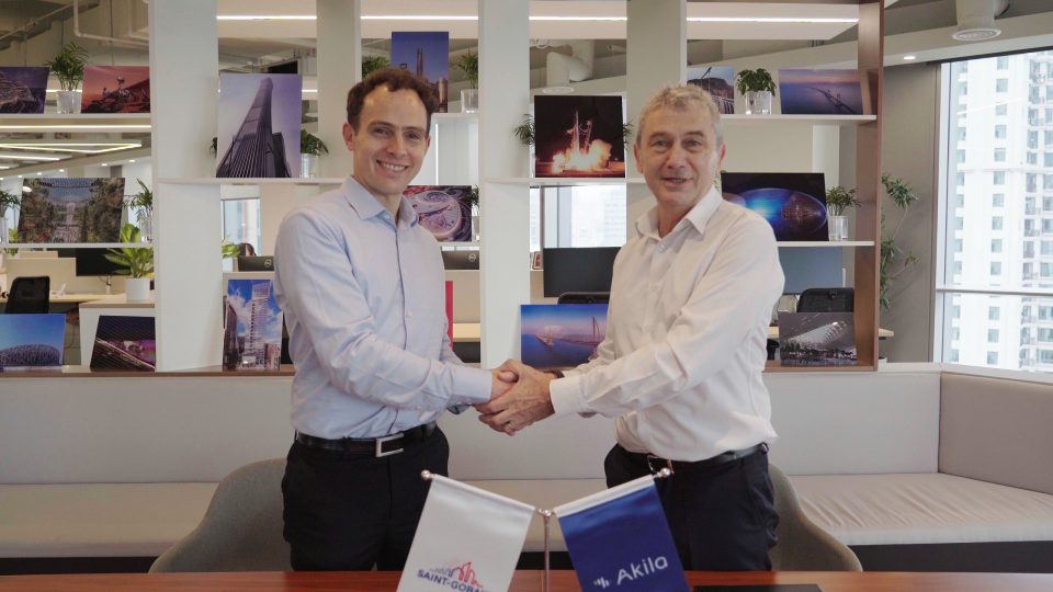 Akila与工业巨头圣戈班深化战略合作，以实现2030年减少33%碳排目标